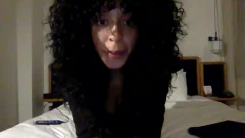 Snapshot of hunyybunz chatting on 01-01-25, 12:32 Goddess Hunyy online show from 01-01-25, 12:32