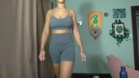 Snapshot of hunyybunz chatting on 01-08-25, 04:11 Goddess Hunyy online show from 01-08-25, 04:11