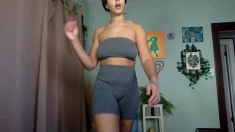 Snapshot of hunyybunz chatting on 01-28-25, 06:39 Goddess Hunyy online show from 01-28-25, 06:39