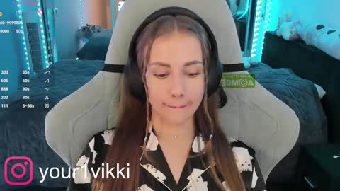 Snapshot of hustleebabyy_vikki chatting on 02-20-25, 10:37 Vika online show from 02-20-25, 10:37