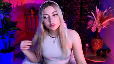 Snapshot of hyileyclark chatting on 06-22-26, 05:15 hyileyclark online show from 06-22-26, 05:15