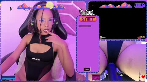 Snapshot of hyliebloom chatting on 01-12-25, 12:44 Ashley online show from 01-12-25, 12:44