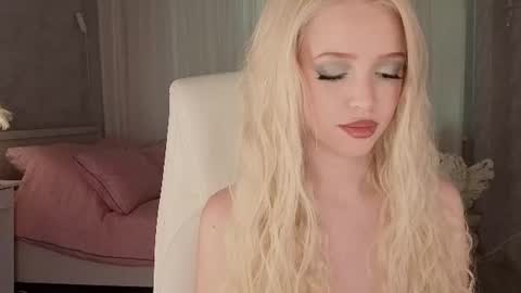 Snapshot of i__am_joss chatting on 06-16-26, 02:03 Joselle online show from 06-16-26, 02:03