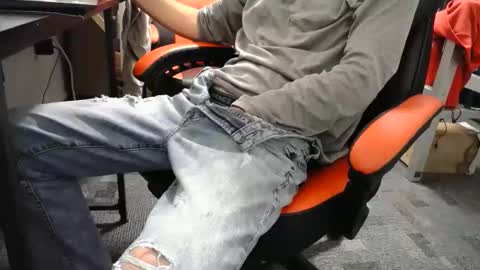 Snapshot of i_am_only_human chatting on 11-08-25, 01:22 lucifer online show from 11-08-25, 01:22