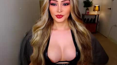 QUEEN SUSSIE BROWN online show from 03-03-26, 07:36