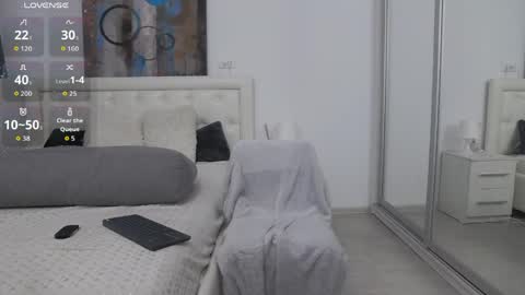 Snapshot of i_m_phillip_grey chatting on 04-25-26, 01:36 Phillip online show from 04-25-26, 01:36