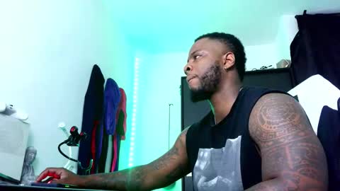 Mr H Independent model online show from 10-22-25, 02:56