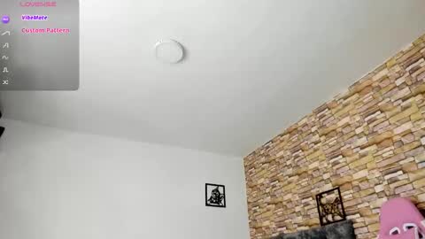 Snapshot of iam_luisa_ chatting on 09-15-25, 11:49 Luisa online show from 09-15-25, 11:49