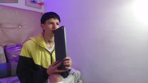 iam_lukas__ online show from 12-17-25, 03:18