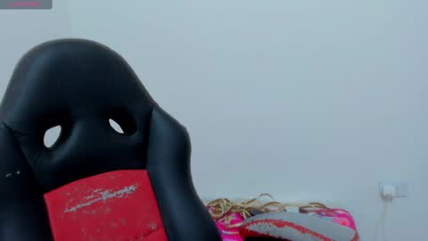 Snapshot of iamevaaa chatting on 02-14-25, 03:11 Eva online show from 02-14-25, 03:11