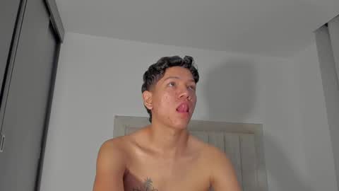Snapshot of iamjulian_ chatting on 06-07-26, 11:03 Juliiiiian online show from 06-07-26, 11:03