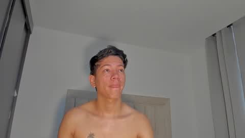 Snapshot of iamjulian_ chatting on 06-12-26, 11:09 Juliiiiian online show from 06-12-26, 11:09