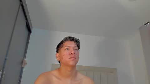 Snapshot of iamjulian_ chatting on 06-27-26, 11:15 Juliiiiian online show from 06-27-26, 11:15