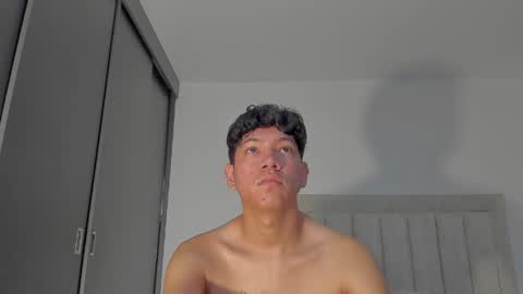 Snapshot of iamjulian_ chatting on 07-10-26, 11:13 Juliiiiian online show from 07-10-26, 11:13