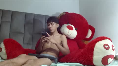 Snapshot of iammaik chatting on 03-11-25, 11:44 iammaik online show from 03-11-25, 11:44