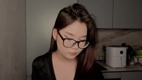 iamyuki_ online show from 12-23-25, 08:23