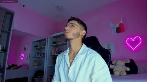 IAN CASTILLO online show from 03-11-25, 11:12