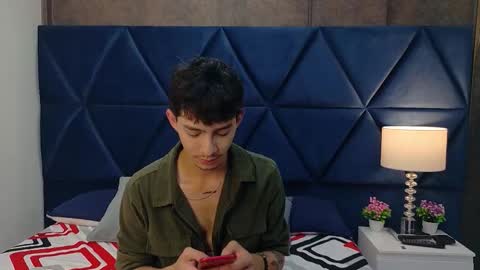 Snapshot of ianlark chatting on 02-16-26, 08:27 Ian Lark online show from 02-16-26, 08:27