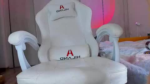 Nana online show from 02-19-25, 04:44