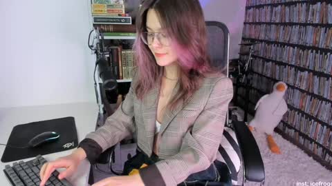 Julia online show from 01-21-25, 11:24