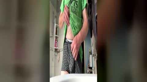 Snapshot of icums4u chatting on 06-17-26, 03:35 icums4u online show from 06-17-26, 03:35