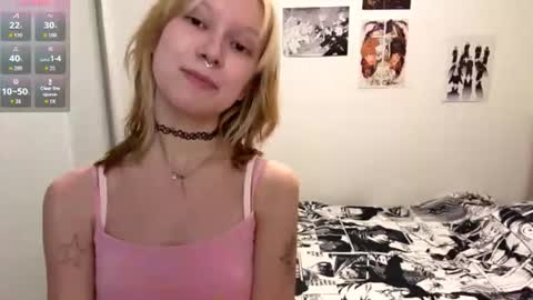 Snapshot of idellwold chatting on 06-16-26, 07:05 Sarah online show from 06-16-26, 07:05