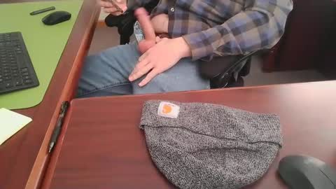 Snapshot of ifuk1stdate chatting on 02-18-25, 06:15 Hung office Stud online show from 02-18-25, 06:15