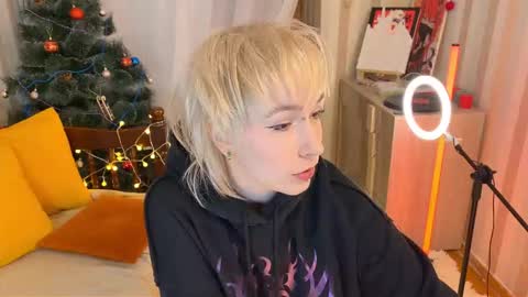 Emmy  help me reach 100 thumbs up online show from 01-16-26, 09:19