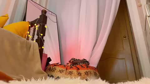 Emmy  help me reach 100 thumbs up online show from 03-18-26, 06:33