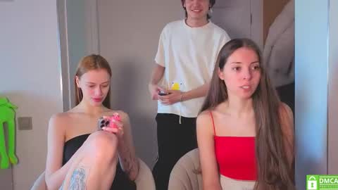 Julia and Mira online show from 02-25-26, 10:47