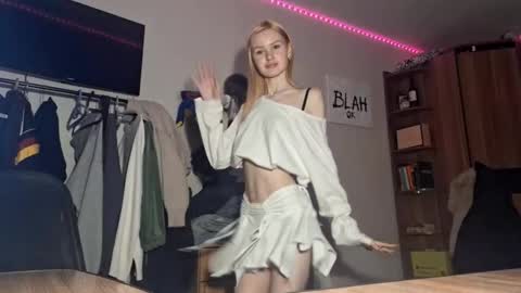 ShyLuna online show from 02-05-26, 06:18