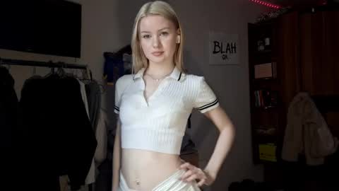 ShyLuna online show from 03-18-26, 06:27