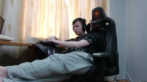 Snapshot of iliaskrisloveee chatting on 06-12-26, 12:53 lord online show from 06-12-26, 12:53
