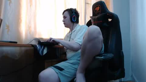 Snapshot of iliaskrisloveee chatting on 07-14-26, 02:05 lord online show from 07-14-26, 02:05