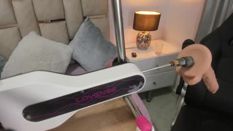 Snapshot of iliy_ chatting on 12-05-24, 08:22 ILY online show from 12-05-24, 08:22