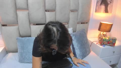 Snapshot of iliy_ chatting on 12-12-24, 09:30 ILY online show from 12-12-24, 09:30