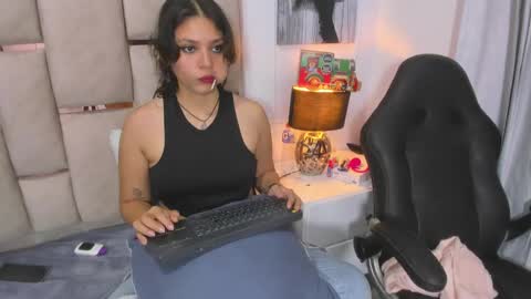 Snapshot of iliy_ chatting on 12-29-24, 11:29 ILY online show from 12-29-24, 11:29