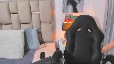 Snapshot of iliy_ chatting on 12-30-24, 02:31 ILY online show from 12-30-24, 02:31