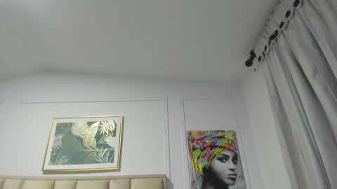 Snapshot of iliy_ chatting on 12-31-24, 05:44 ILY online show from 12-31-24, 05:44