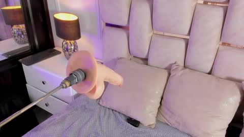 Snapshot of iliy_ chatting on 02-17-25, 02:48 ILY online show from 02-17-25, 02:48