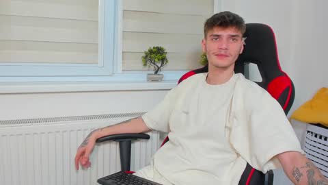 Snapshot of illusions888 chatting on 12-15-24, 08:15 D-Illusion online show from 12-15-24, 08:15