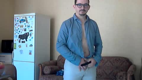 Snapshot of ilovecuteguy79 chatting on 06-10-26, 05:28 ilovecuteguy79 online show from 06-10-26, 05:28