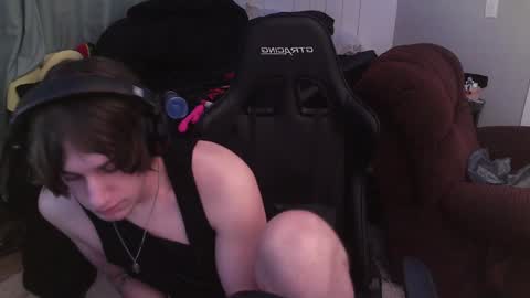 Snapshot of iluvurgirl chatting on 12-08-24, 10:08 luna online show from 12-08-24, 10:08