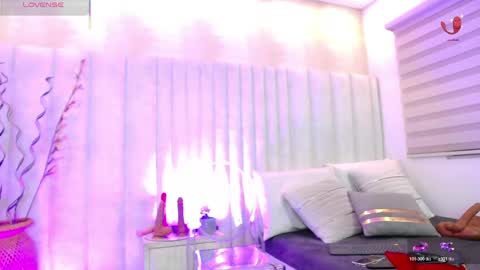 Snapshot of im_helina chatting on 05-08-26, 12:43 Helina online show from 05-08-26, 12:43