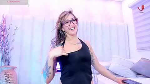 Snapshot of im_helina chatting on 05-11-26, 02:45 Helina online show from 05-11-26, 02:45