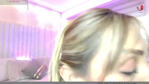 Snapshot of im_helina chatting on 05-23-26, 12:31 Helina online show from 05-23-26, 12:31
