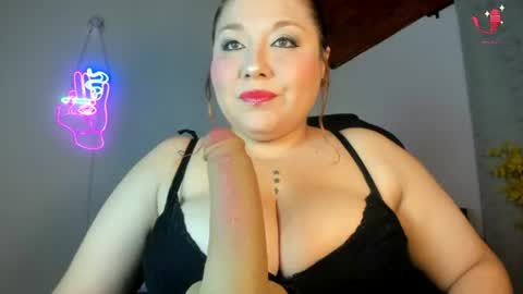 Snapshot of im_karoline chatting on 07-20-26, 05:44 Karoline online show from 07-20-26, 05:44