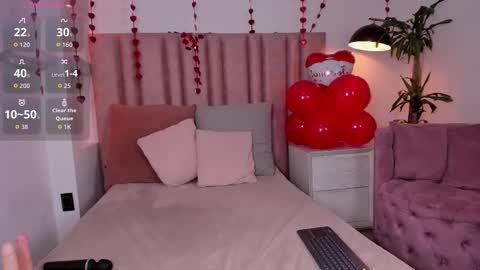 Luna Luxe online show from 02-15-26, 01:09