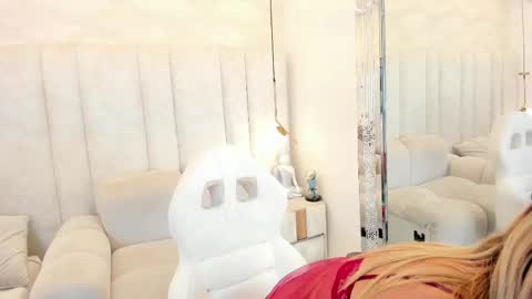 Mailyn Jung online show from 03-26-26, 12:00