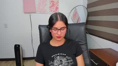 Snapshot of im_miia chatting on 06-25-26, 11:31 Mia online show from 06-25-26, 11:31